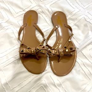 VALENTINO GARAVANI
Women's Summer Rockstud PVC Thong Sandals